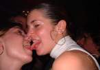 fra_girls_kissing_0038.jpg