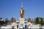 turkmenbashi-gold-statue-2.jpg