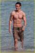 shirtless-robert-buckley-01.jpg