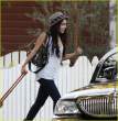 vanessa-hudgens-off-to-meet-zac-01.jpg