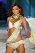 miranda-kerr-fashion-show-foxy-32.jpg