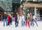 yahoo_snowball_fight_01_wenn2223160.jpg