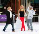 yahoo_snowball_fight_12_wenn2223171.jpg