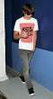 zac-efron-walking-parking-lot-paparazzi-gq-02.jpg