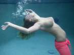 topless_underwater_07.jpg