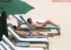 shannen_doherty_caught_sunbathing_topless_010.jpg