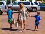 245552661_leann_rimes_toy_shopping_jake_mason_14_122_17lo.jpg