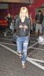 Mena_Suvari_arriving_at_LAX-10.jpg