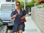85435_by_mah0ne_Kate_Walsh_Out_And_About_In_Venice_07.07.10_008_122_493lo.jpg