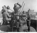 Bundesarchiv_Bild_183-G1230-0502-004,_Berlin,_Zoo-Flakturm,_Flak-Vierling.jpg