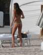 behati_prinsloo_beach_again_7.jpg