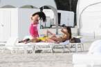 behati_prinsloo_beach_again_12.jpg