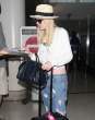 dakota_fanning_loose_jeans_4.jpg