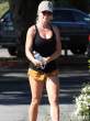 kendra-wilkinson-flashing-cleavage-and-legs-04-435x580.jpg