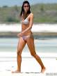 elisabetta-gregoraci-hot-bikini-body-in-kenya-08-435x580.jpg