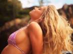 Genevieve-Morton-Poses-In-Bikinis-For-An-Up-Close-Sports-Illustrated-Video-10-580x435.jpg