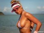 Genevieve-Morton-Poses-In-Bikinis-For-An-Up-Close-Sports-Illustrated-Video-14-580x435.jpg