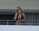 973045188_ritaorahangsoutbalconyx1_123_144lo.jpg