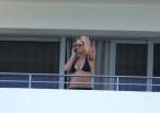 973127820_ritaorahangsoutbalconyx32_123_179lo.jpg