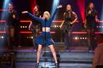 taylor-swift-on-stage-performing-on-le-grand-journal-_6.jpg