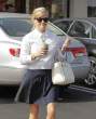 Reese Witherspoon picks up some drinks in Brentwood February 4-2015 001.jpg