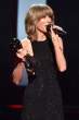 taylor-swift-at-2015-iheartradio-music-awards_7.jpg