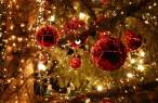 % christmas_toys_twigs_pine_needles_garland_61092_1920x1260.jpg